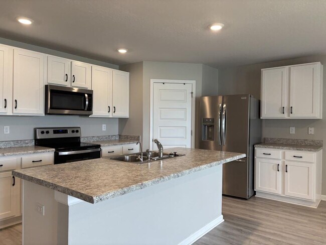 Building Photo - 6359 Bellavia Ln