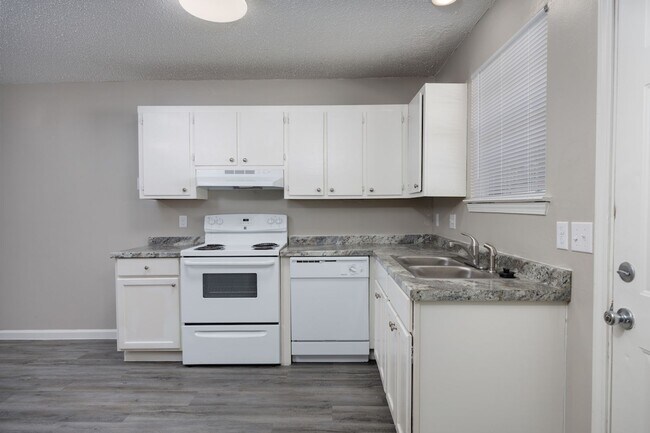 Building Photo - 2BR Units in Gonzales - Great Location