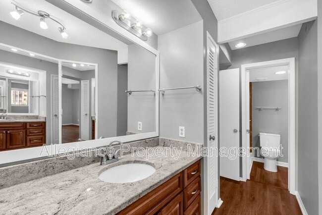 Building Photo - 5904 Mt Eagle Dr