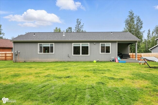 Building Photo - 4 BEDROOM | 2 BATHROOMS | 3 CAR GARAGE | M...
