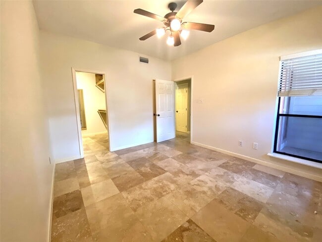 Building Photo - 2025 Augusta Dr