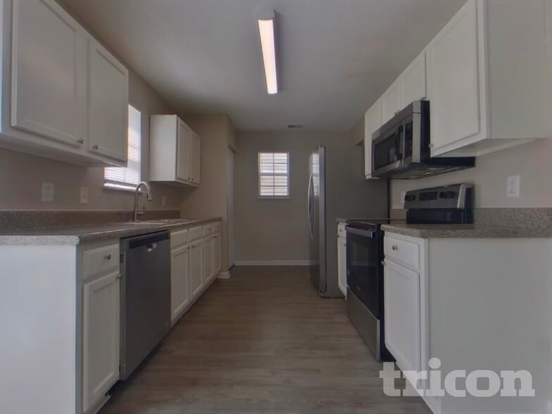 Building Photo - 390 Fox Trot Dr
