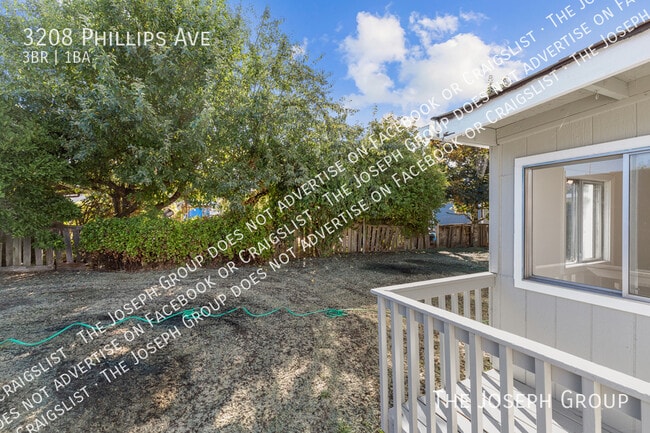 Building Photo - 3208 Phillips Ave