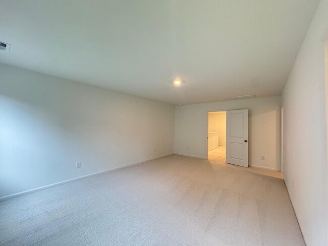 Building Photo - BRAND NEW GORGEOUS TOWNHOUSE in a very con...