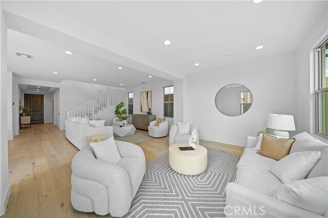 Building Photo - 206 Collino