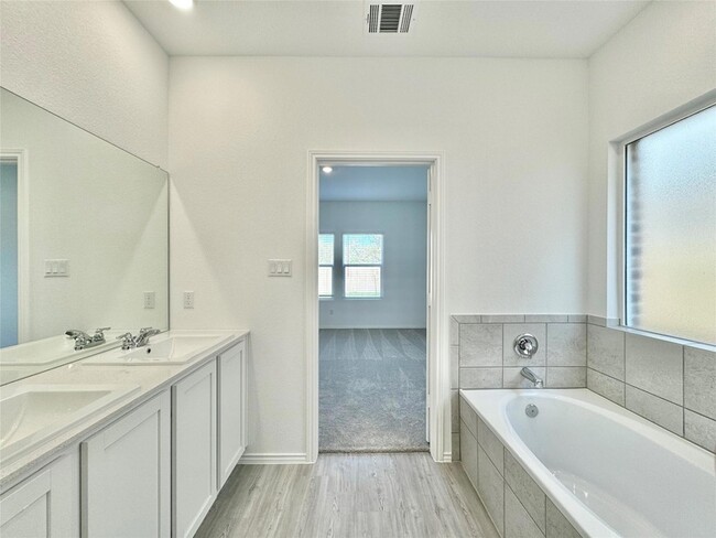 Building Photo - 1316 Acorn Oak Dr