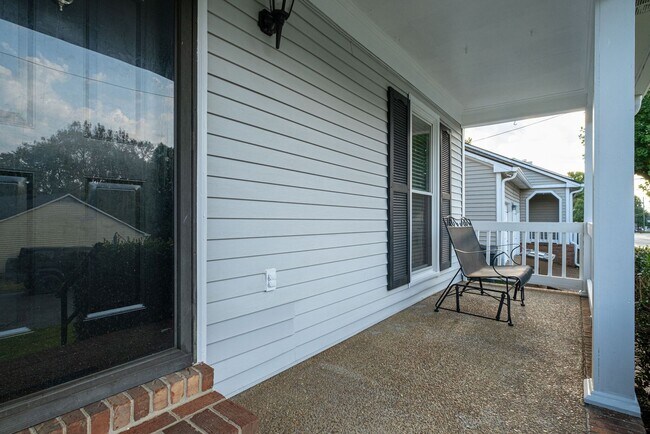 Building Photo - Villages of Brentwood