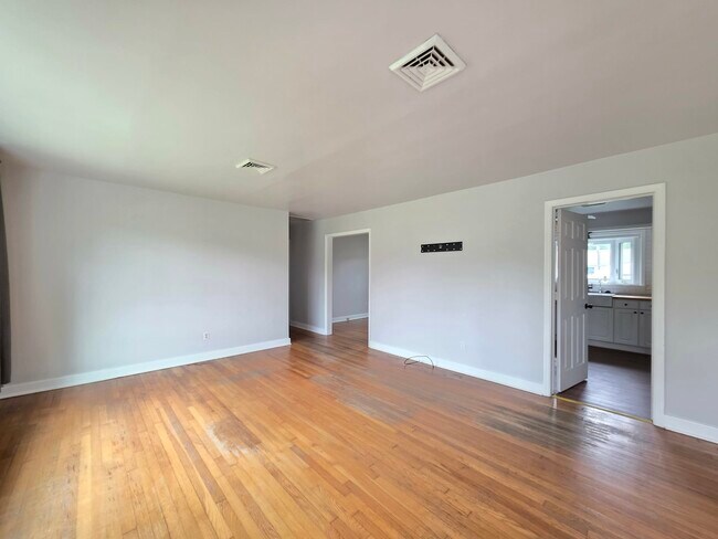 Building Photo - 1209 Belmont Ave