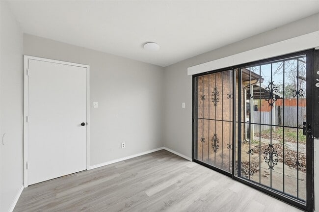 Building Photo - 2102 Lewis Trail