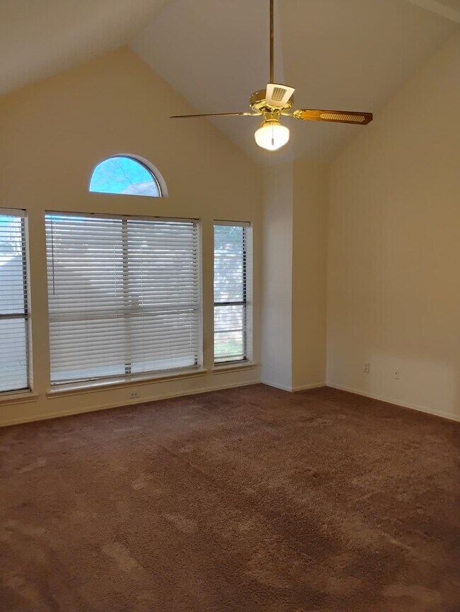 Building Photo - 231 Cedar Elm Ln