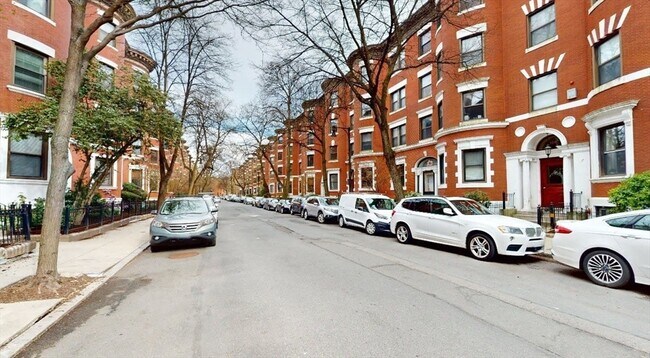 Building Photo - 111 Gainsborough St