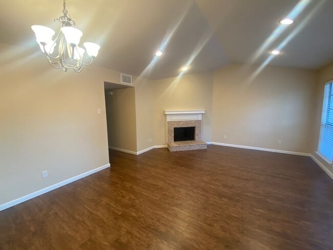 Building Photo - Awesome Condo in Plano! Available 6/6/22