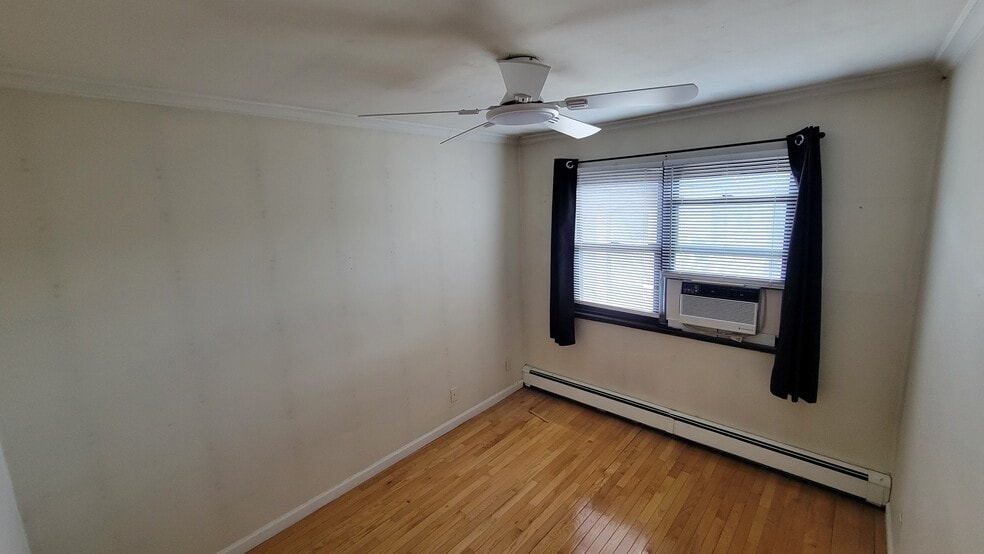 Building Photo - 56 68th St