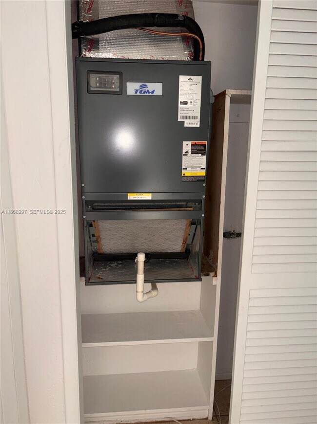 Building Photo - 1175 Normandy Dr