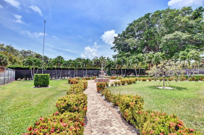 Building Photo - 502 Davis Rd