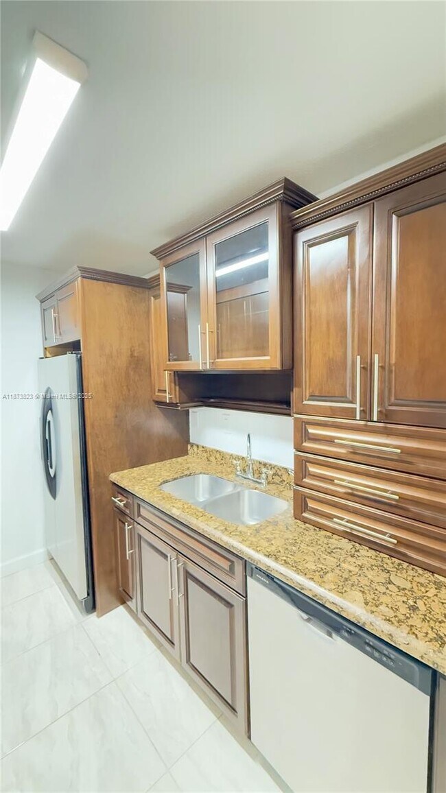 Building Photo - 7121 Miami Lakes Dr