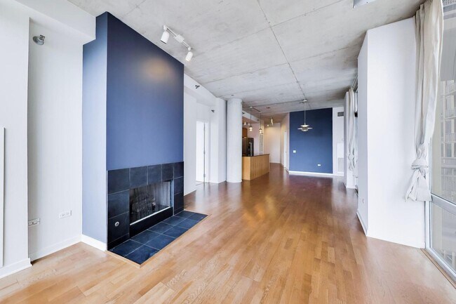 Building Photo - 720 N Larrabee St