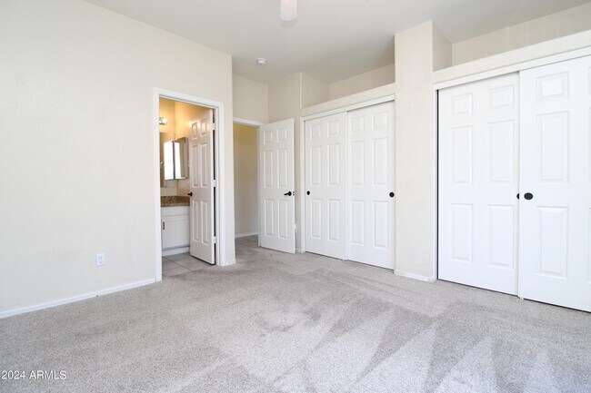 Building Photo - 2640 E La Costa Dr