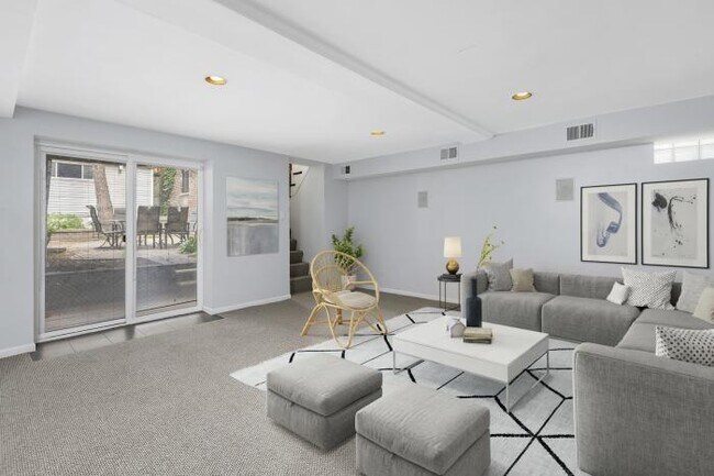 Building Photo - 5 bedroom in Chicago IL 60614