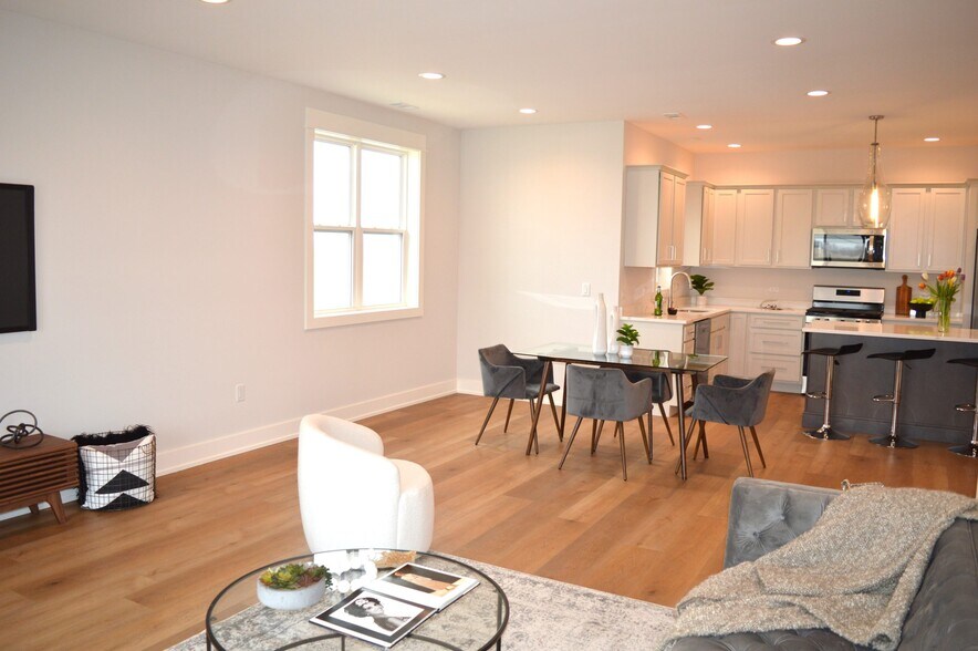 Building Photo - 247 NW 3rd Ave