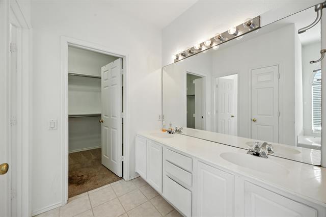 Building Photo - 6651 Canterbury Dr