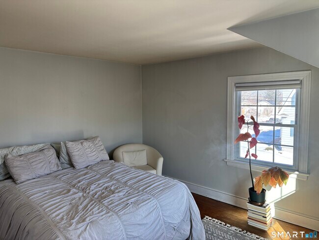 Building Photo - 150 Thames St