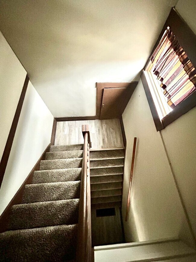 Building Photo - 283 W Main St