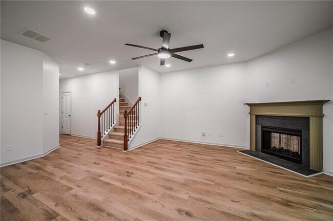 Building Photo - 796 Grenier Terrace NE
