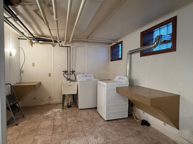 Building Photo - 2723-25-25A N Downer