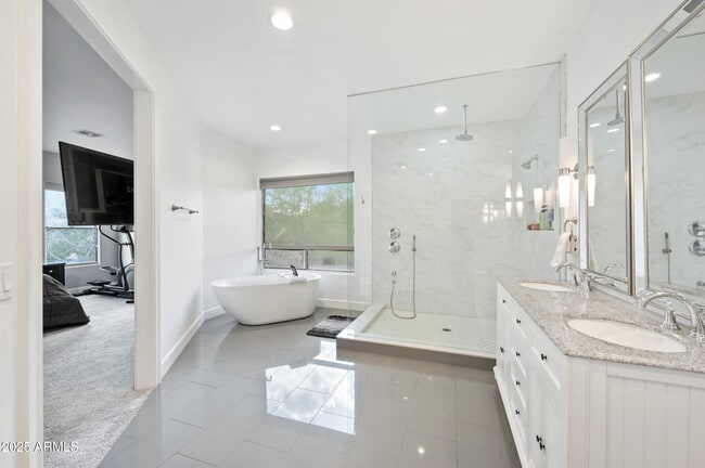 Building Photo - 630 S Boulder Ct