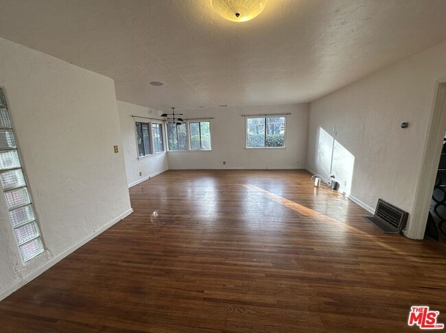 Building Photo - 4001 Chevy Chase Dr