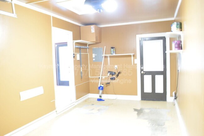Building Photo - 826 Maywood Cir