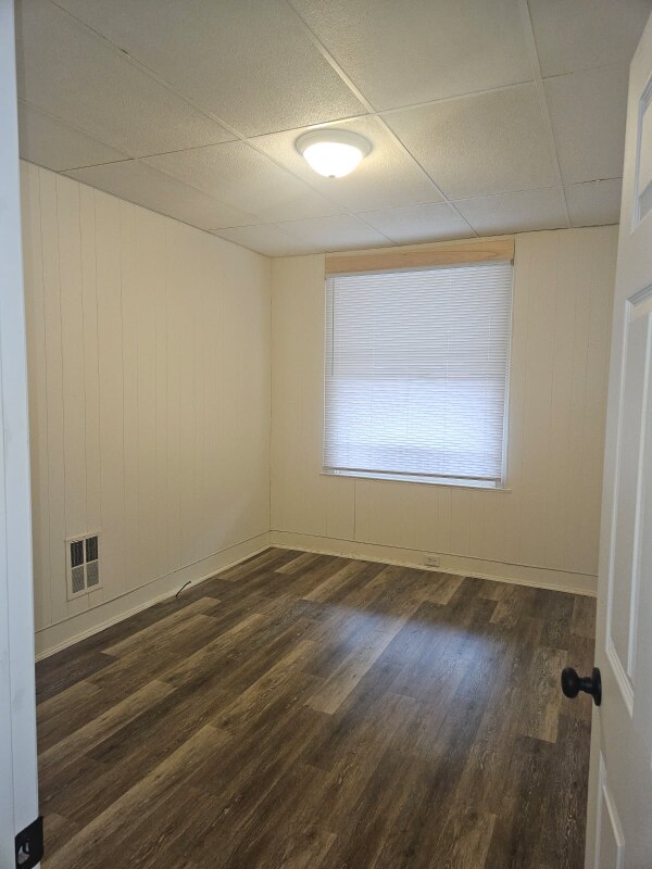 Building Photo - 1121 W Poplar St
