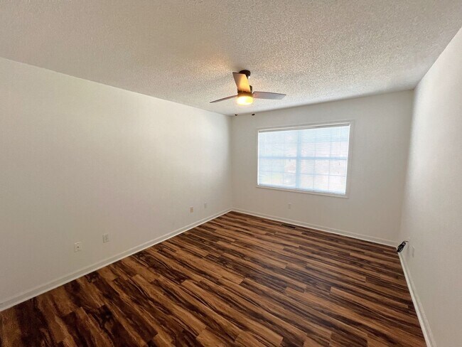 Building Photo - 161 S Spring View Dr