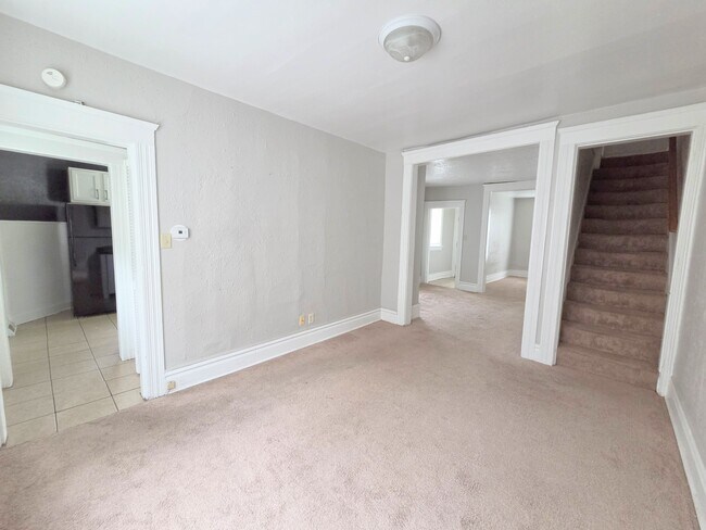 Building Photo - 215 W Masterson Ave