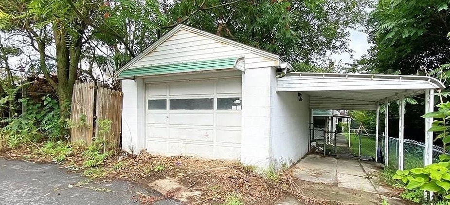 Building Photo - 606 Cypress Ave