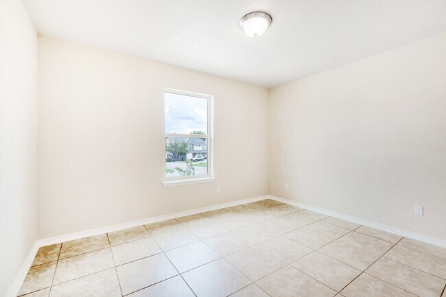 Building Photo - Stylish 3 Bed, 2 Bath Apartment in Georgetown