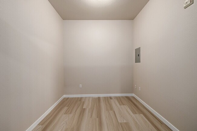 Building Photo - A Great modern 2 Bed / One bath for rent