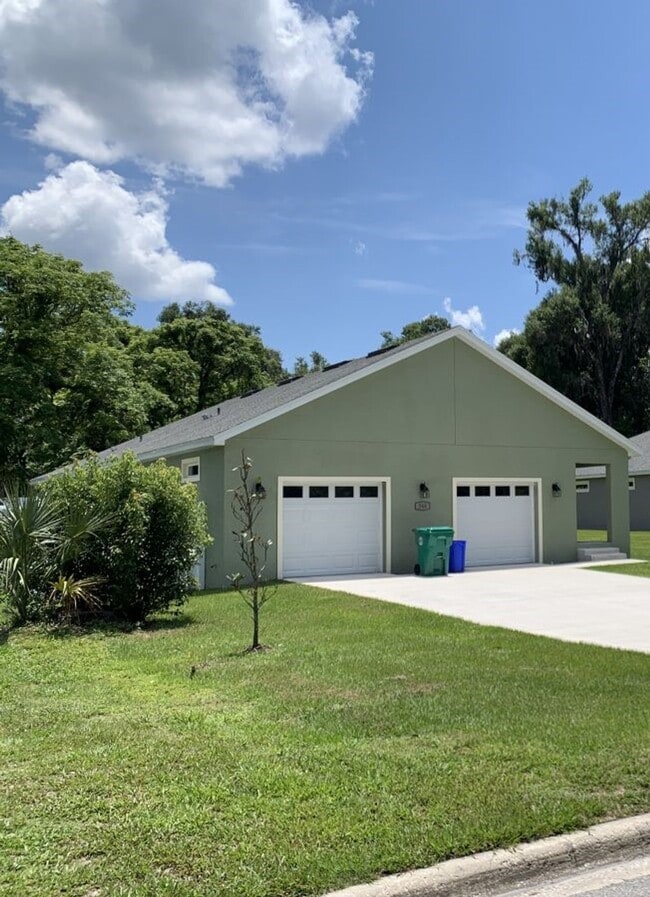 Building Photo - Perfect for roomates