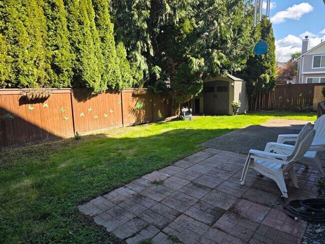 Building Photo - Kent Cypress Cove at the Lakes home - 3 bedroom 2.5 bath with 2 car garage - Available NOW.