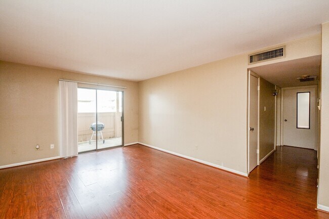 Building Photo - 8519 Hearth Dr