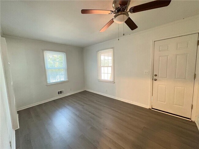 Building Photo - 850 James St NW