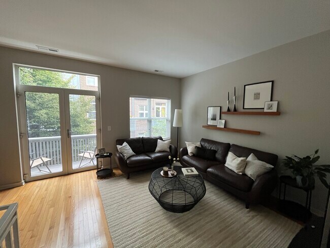 Living room - 1021 S Wall St