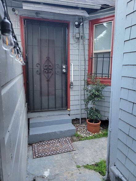 Front cottage house - 979 37th St