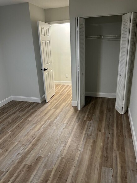 Building Photo - 3801 Crown Point Rd