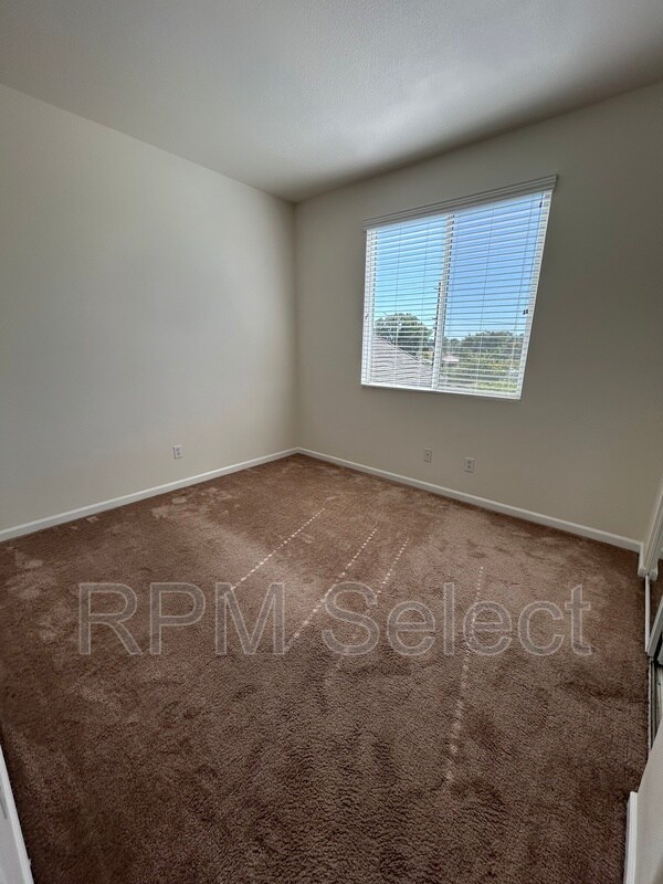 Building Photo - 1740 Newark Ln