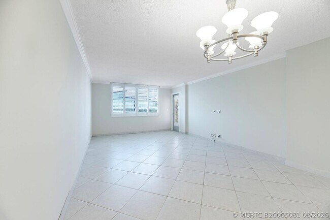 Building Photo - 3800 N Hills Dr