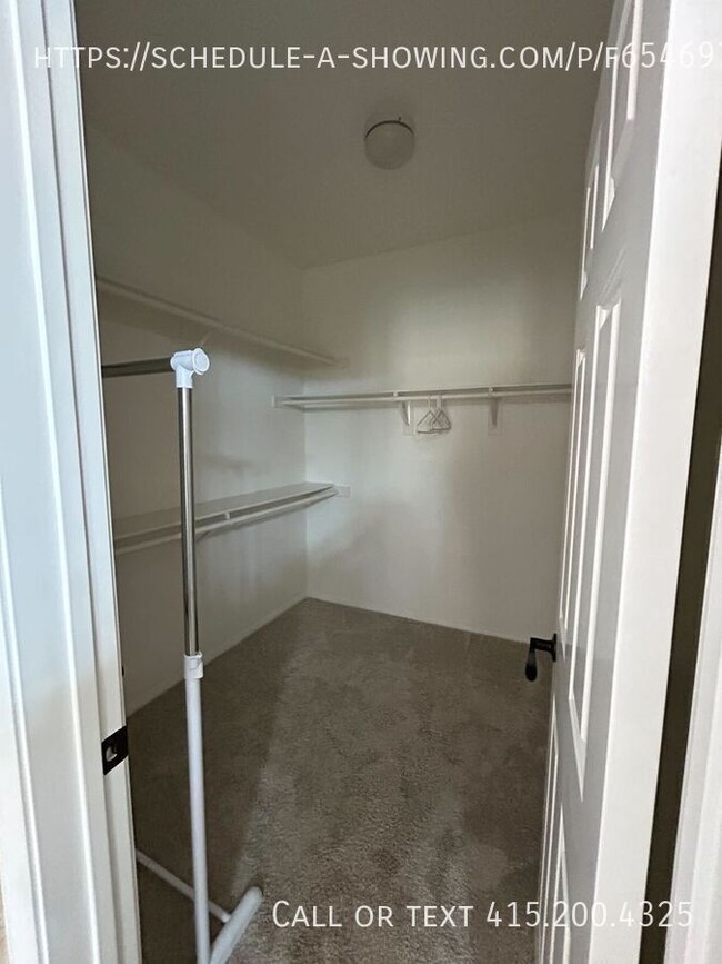 Building Photo - 30934 Crystalaire Dr