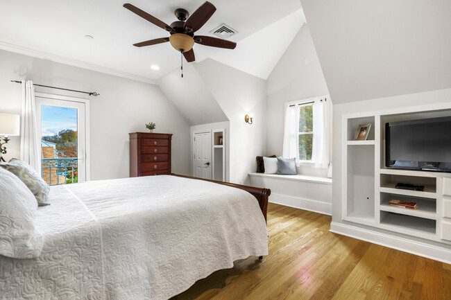 Building Photo - 2 Goldwin St