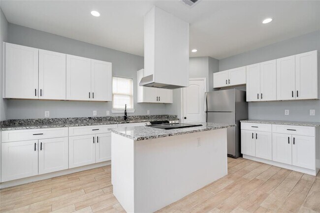 Building Photo - 5754 Reed Rd